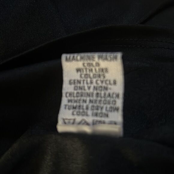 Sangria Size 6 Little Black Dress Body-Con  Slimming Back Slit - Picture 9 of 10